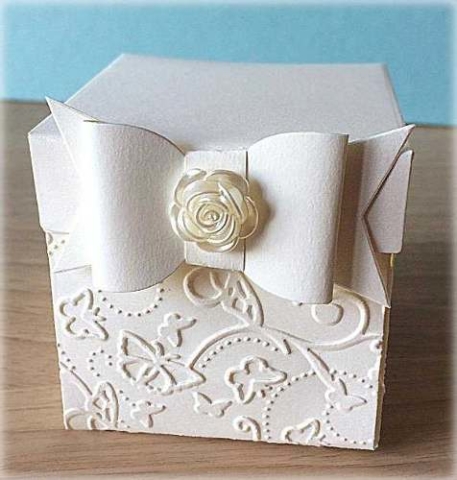 Bomboniera Matrimonio scatolina cubica avorio fiocco e rosa madreperla 1