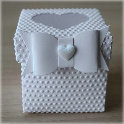 Bomboniera Matrimonio scatolina cubica bianca cuore traforato 1