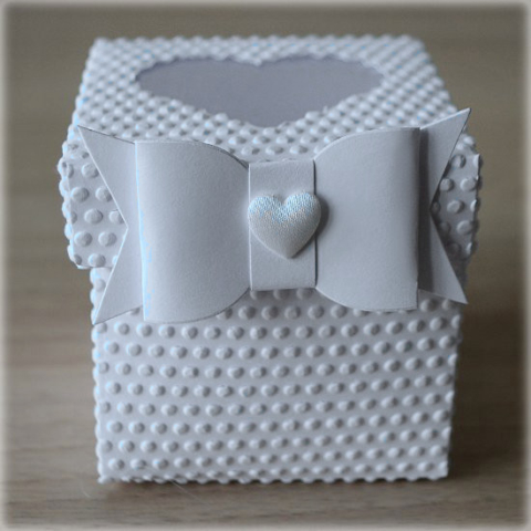 Bomboniera Matrimonio scatolina cubica bianca cuore traforato 1