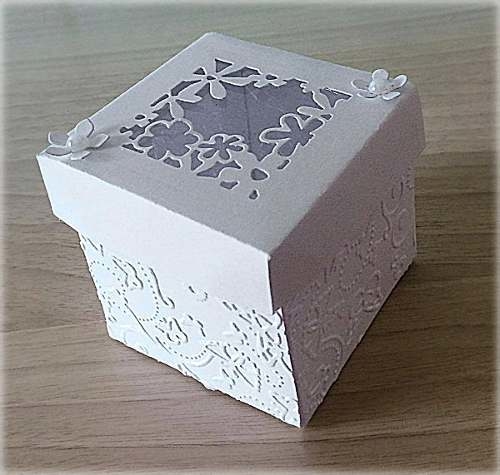 Bomboniera Matrimonio scatolina cubica bianca traforo primavera 2
