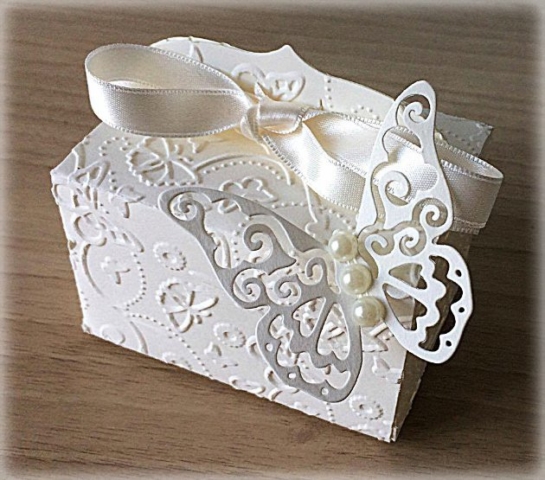 Bomboniera Matrimonio scatolina rettangolare avorio con farfalla 2