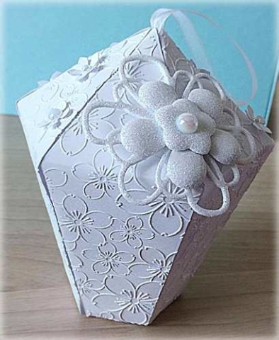 Scatolina a Lanterna con fiore glitterato perla e rileivi a fiori