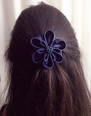 accessorio per capelli da cerimonia in raso blu con perle 05
