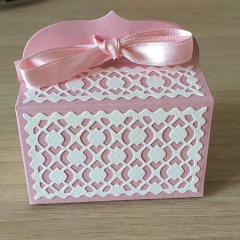 bomboniera rettangolare rosa battesimo femmina con fiocco e decorazioni