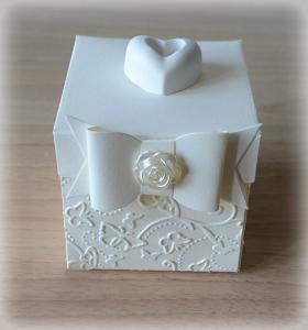 Bomboniera Matrimonio scatolina cubica avorio cuore in ceramica 2