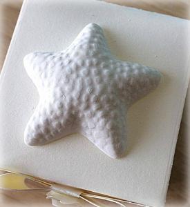 Bomboniera Matrimonio scatolina cubica avorio stella marina in ceramica 2