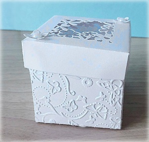 Bomboniera Matrimonio scatolina cubica bianca traforo primavera 1