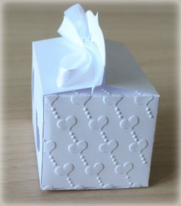 Bomboniera Matrimonio scatolina rettangolare bianca cuori traforati 5